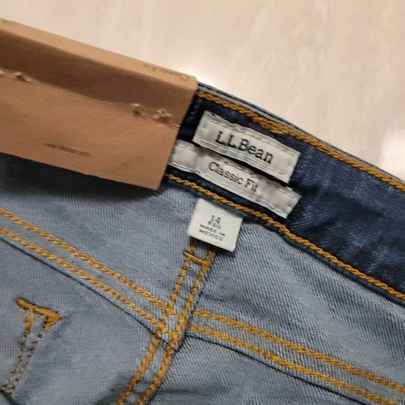 L.L. Bean classic fit blue jeans brand new with tags - Picture 3 of 4